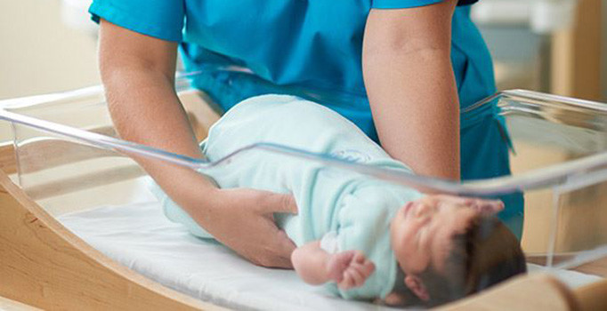 Bebek iki dişli dünyaya geldi