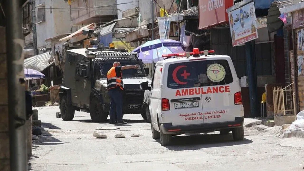 Bebek katili Siyonist yine işbaşında Ambulansı durdurup bebeği öldürdüler