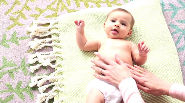 Bebek masajının yararlarını öğrenince çok şaşıracaksınız!