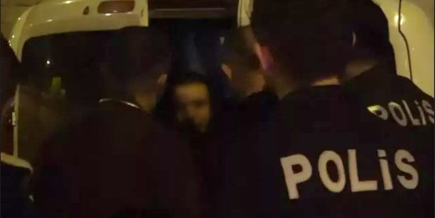 Bebekken evlatlık veren babasını başına mermer vurarak öldürdü!