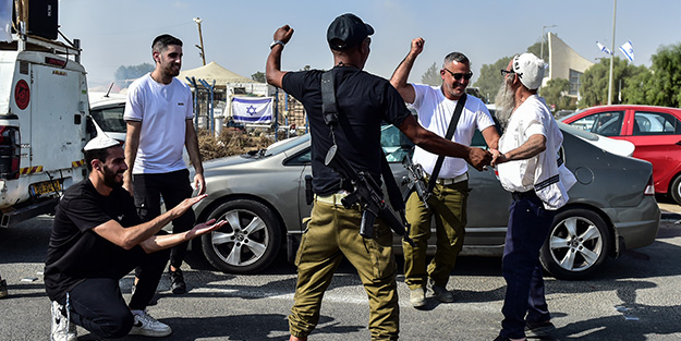 Bebekler katledilirken bakın onlar ne yaptı! Bunlar insan olamaz