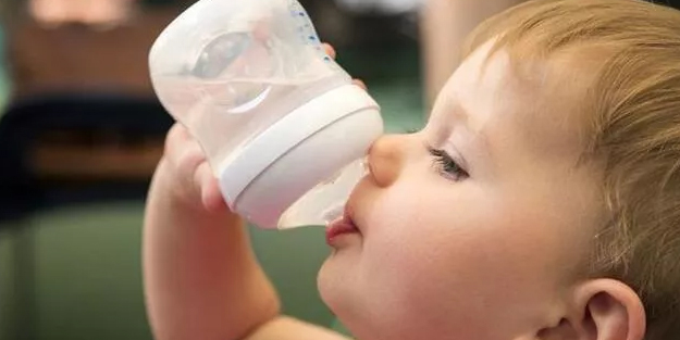 Bebeklerde öğün sıklığı nasıl olmalı? Bebekler bir öğünde ne kadar yemeli?
