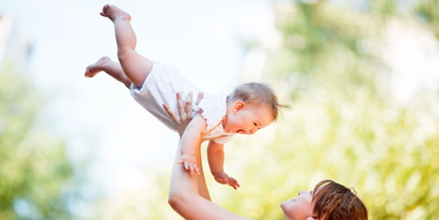 Bebekleri havaya atarak oynamayın!