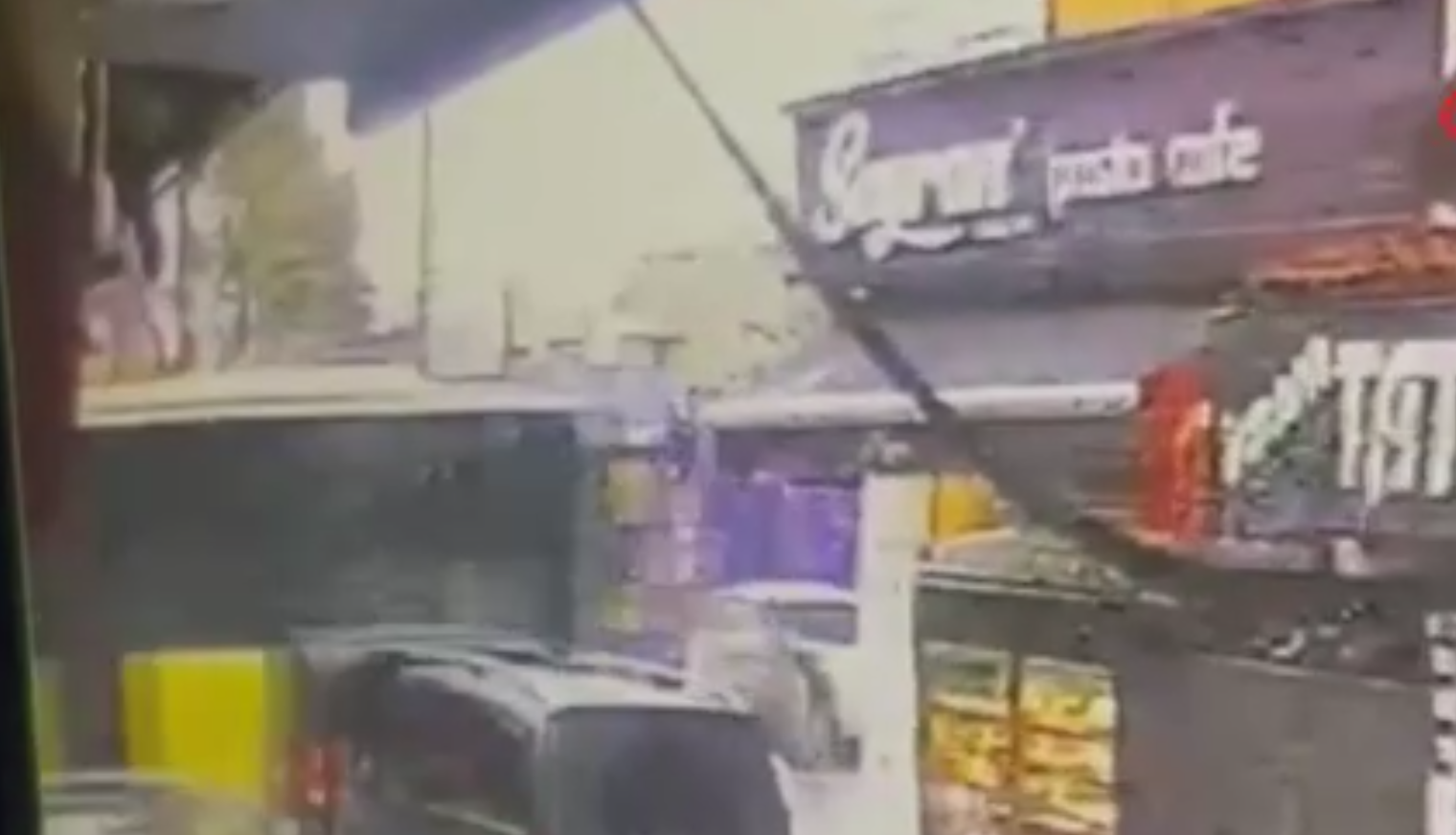 Beceriksiz İmamoğlu’nun 2 İETT otobüsü 3 aracı hurdaya çevirdi