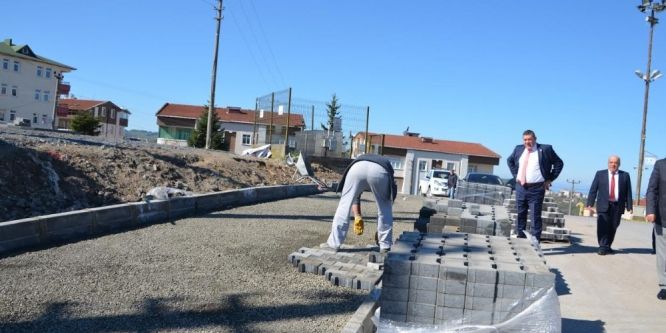 Belediyenin yol yapım çalışmaları devam ediyor