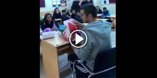 Beden eğitimi öğretmeninden sıradışı karne dağıtımı