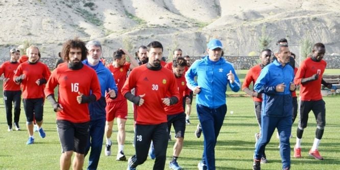 Teknik Direktör İrfan Buz teknik ekibini dağıttı