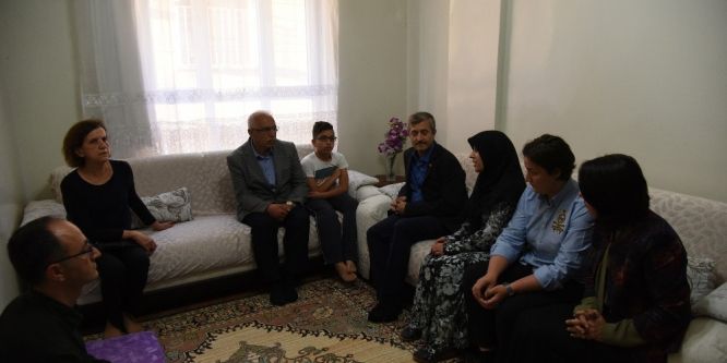 Başkan Tahmazoğlu aileleri ziyaret etti