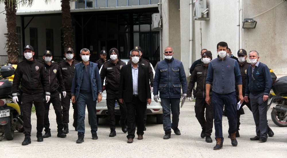 Bekçi ve PTT görevlileri el ele muhtaç ailelerin yüzünü güldürdü 