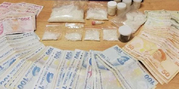 Bekçilerin şüphelendiği 2 kişinin üzerinden uyuşturucu çıktı