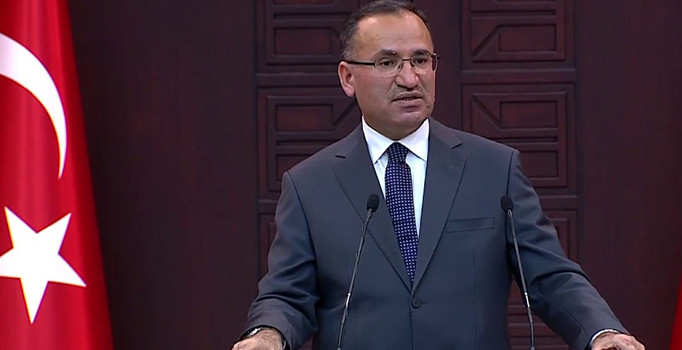 Bekir Bozdağ: Hayvanlara eziyete hapis cezası