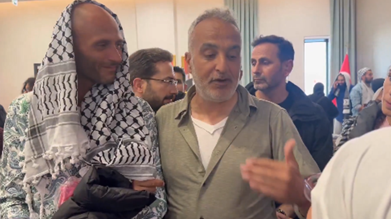  Bekir Develi, aktivist Tommy'nin Müslüman oluşunun 10. saniyesinde yaşadığı olayı açıkladı