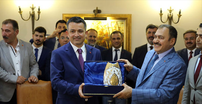 Bekir Pakdemirli görevi Veysel Eroğlu'ndan devraldı