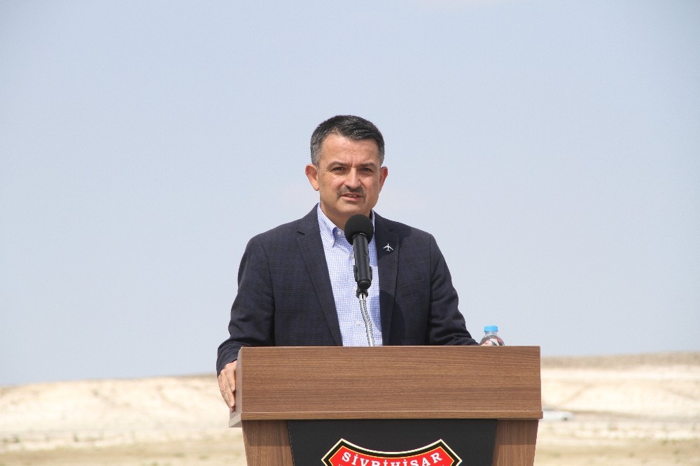 Bekir Pakdemirli sivil havacılığın önemine değindi 