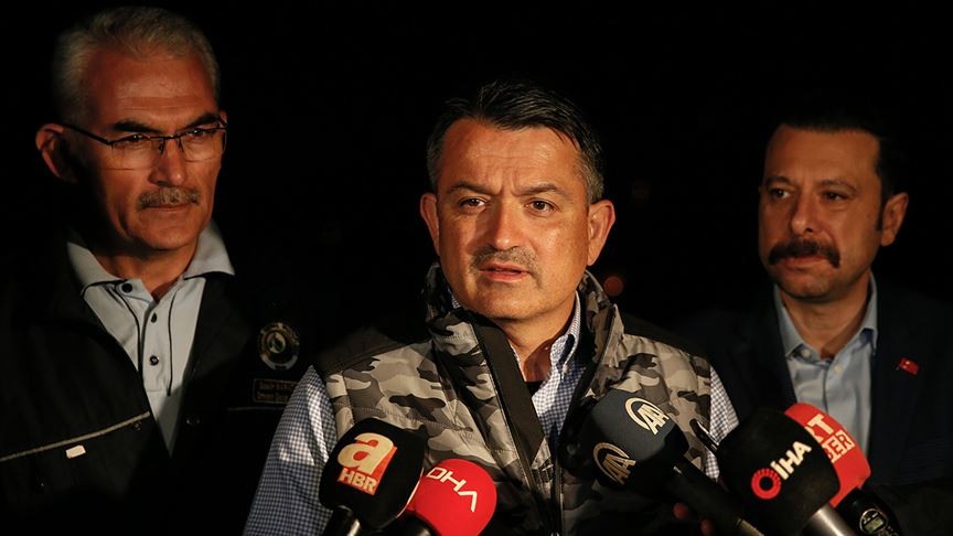 Bekir Pakdemirli: Şu anda aktif 4 yangınla mücadele ediyoruz