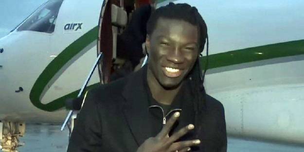 Beklenen adam geldi, Gomis İstanbul'a ayak bastı!