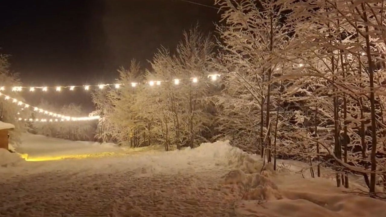 Beklenen kar geldi! Her yer beyaza b&uuml;r&uuml;nd&uuml;