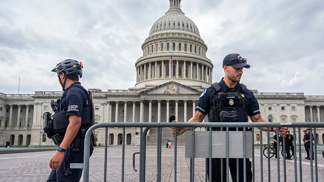 Beklenen oldu! ABD'de tarihi karar: Hükümet kapandı!