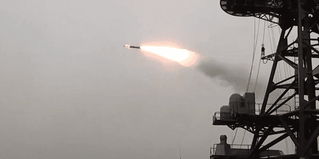 Beklenen oldu! Rusya füzeyi ateşledi