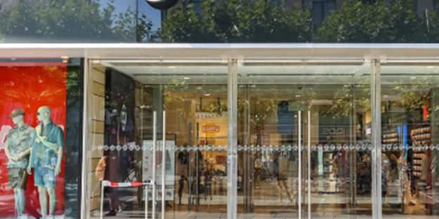Beklenmedik gelişme! Ünlü marka mağazaları kapatıp iflasa hazırlanıyor