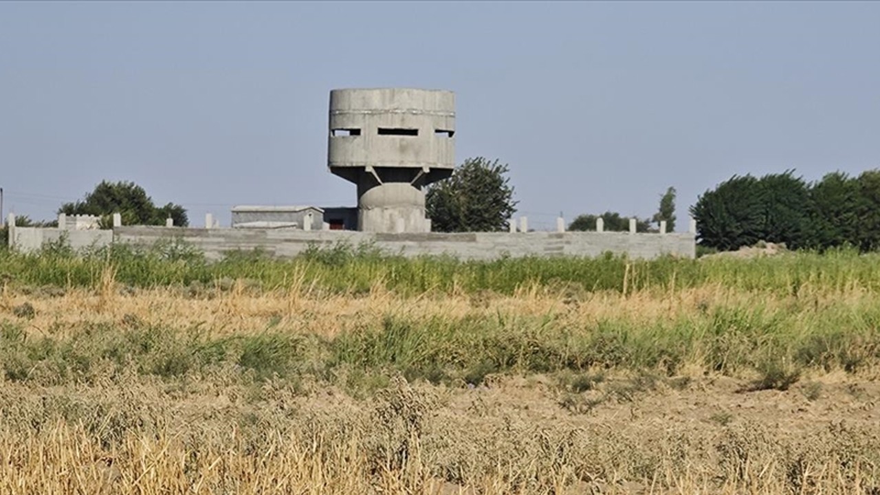 Bekleyin Türkiye bir gün gelip başınıza yıkar! Terör örgütü YPG sınırda fena yakalandı