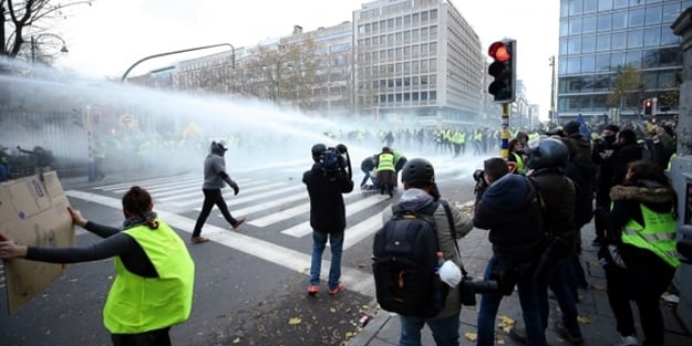 Belçika demokrasiyi rafa kaldırdı! 'Sarı yelekliler'in düzenlediği protesto yasaklandı