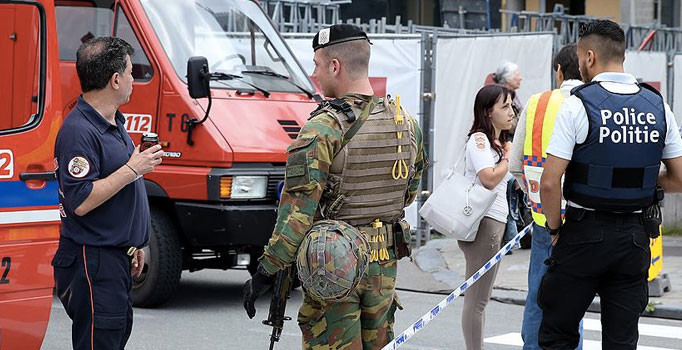 Belçika'da polise palalı saldırı: 2 kişi yaralandı