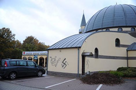 Belçika’da camilere yapılan ırkçı saldırılar lanetlendi...