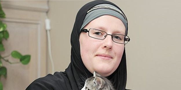 Belçikalı genç kadın bin kişiyİ Müslüman yaptı