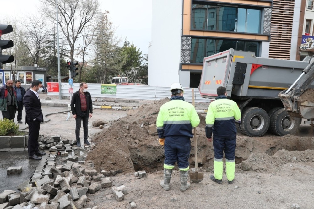 Belediye Başkanı Arı, çalışma alanlarında incelemelerde bulundu 