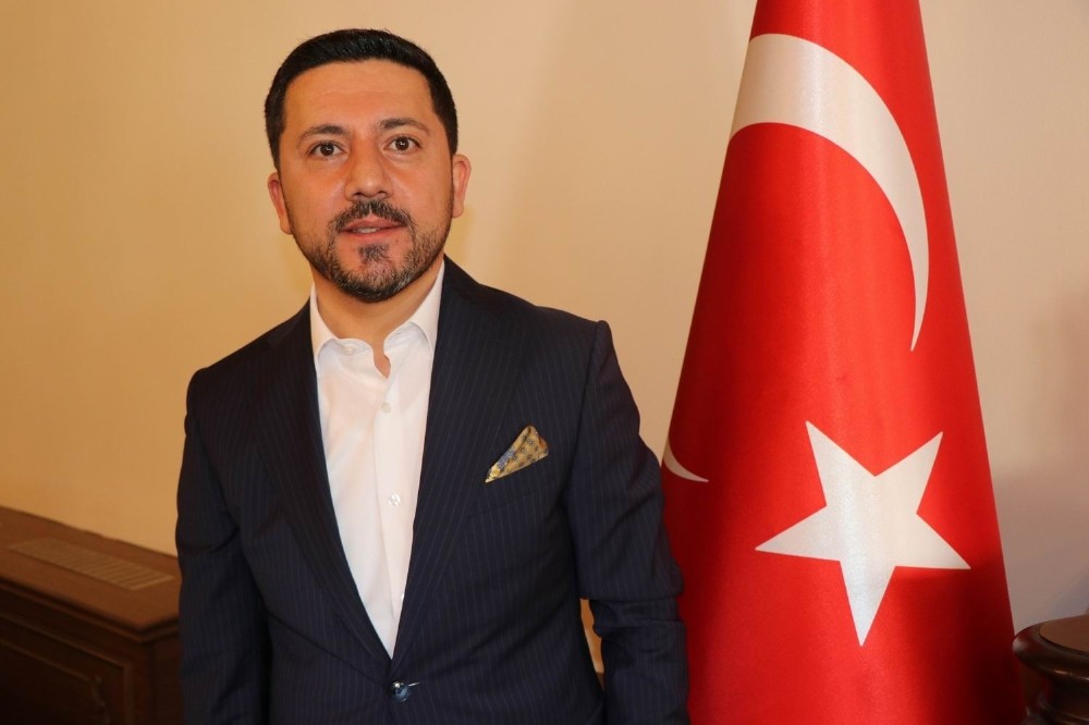 Belediye Başkanı Arı, maaşını ihtiyaç sahiplerine bağışladı 