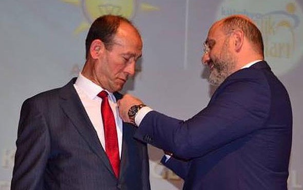 Belediye Başkanı Daşhan CHP'den AK Parti'ye geçti