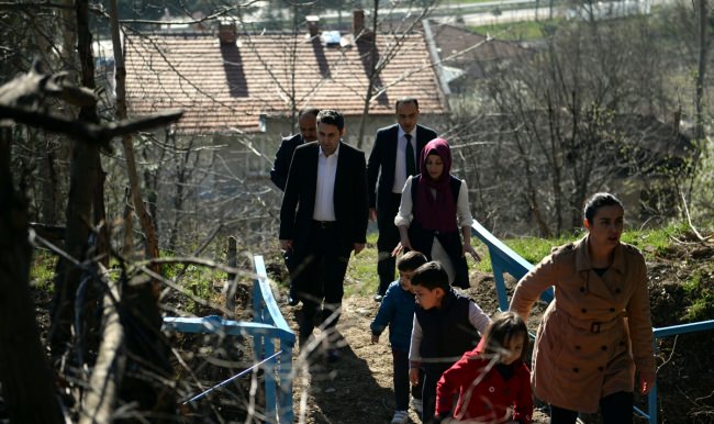 Belediye Başkanı Eroğlıu, anaokulu öğrencileri ile doğada yürüdü