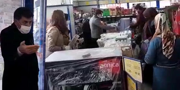 Belediye başkanı kalabalığı görünce marketi bastı! Vatandaşlara sert tepki