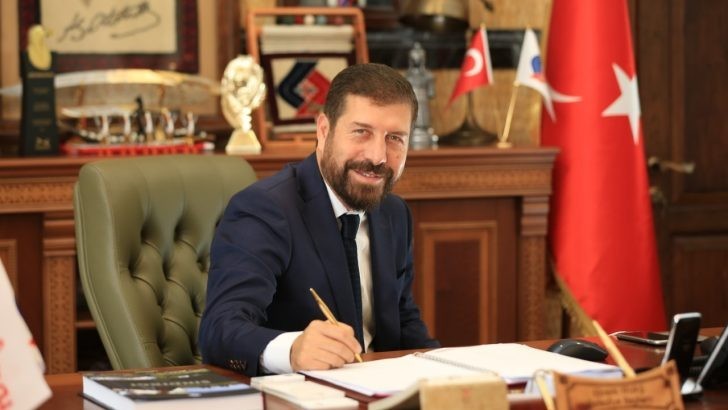 Belediye başkanı maaşını krona virüsten işsiz kalanlara bağışladı 
