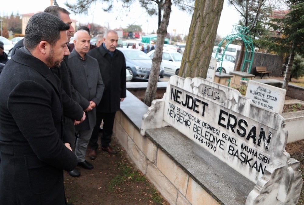 Belediye Başkanı Rasim Arı’dan Necdet Ersan’ın kabrine ziyaret 