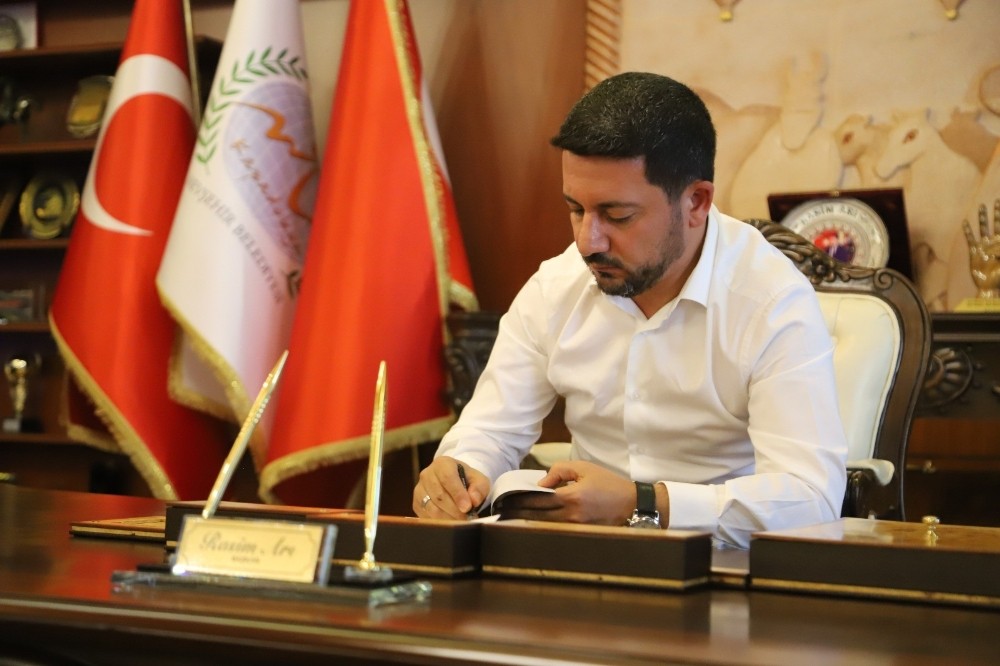 Belediye Başkanı Rasim Arı’dan yeni eğitim öğretim yılı mesajı 