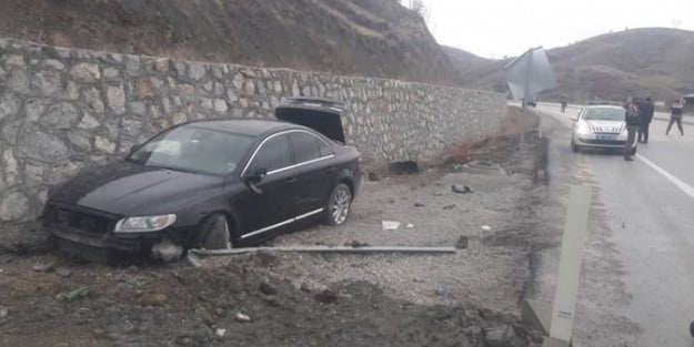 Belediye başkanı trafik kazasında yaralandı