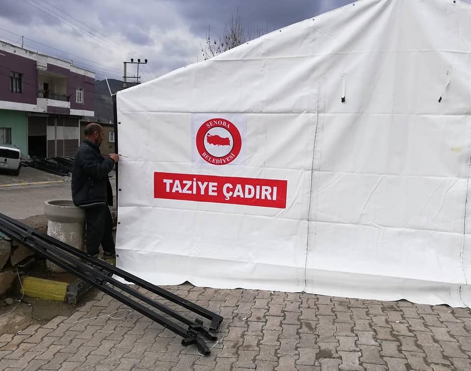 Belediye Başkanı vatandaşlar için çadır ve sandalye aldı 
