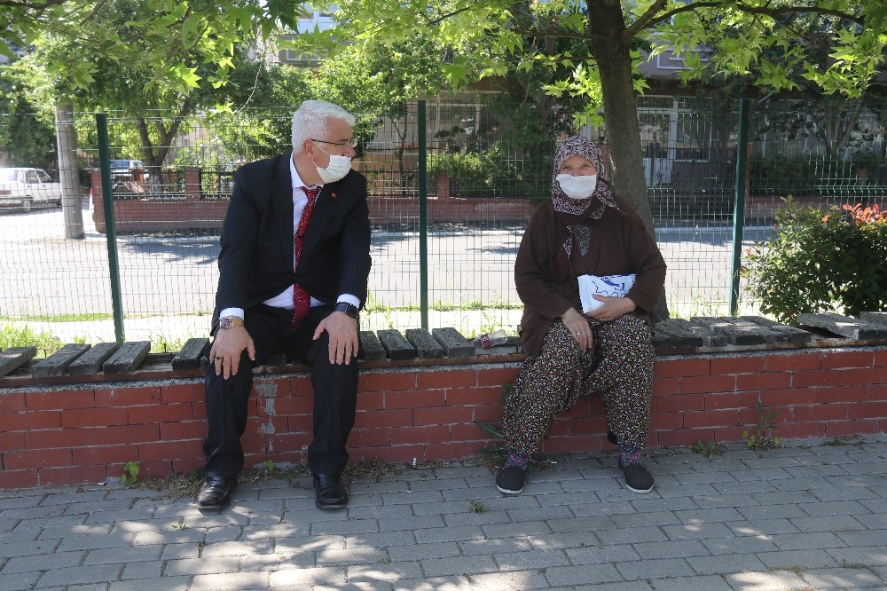 Belediye Başkanı Yüksel, 65 yaş ve üstü vatandaşlarla bayramlaştı 