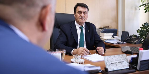 Belediye Başkanı'nın ofisinde hayvan sevgisi