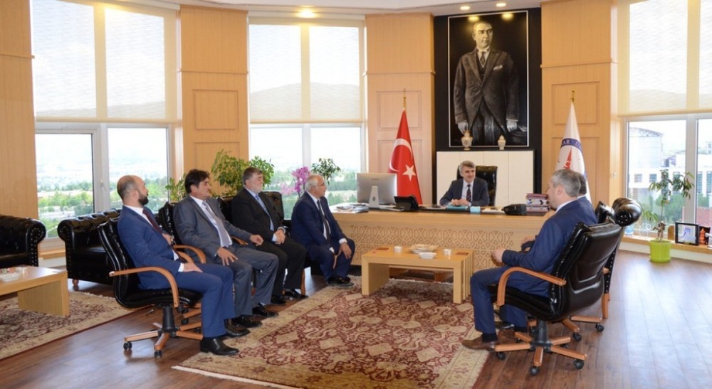 Belediye başkanlarından Rektör Kâzım Uysal’a nezaket ziyareti 