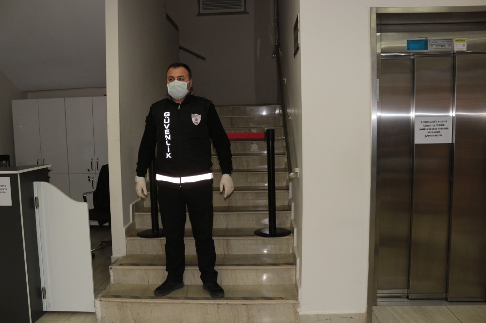 Belediye binasına koronavirüs tedbiri 