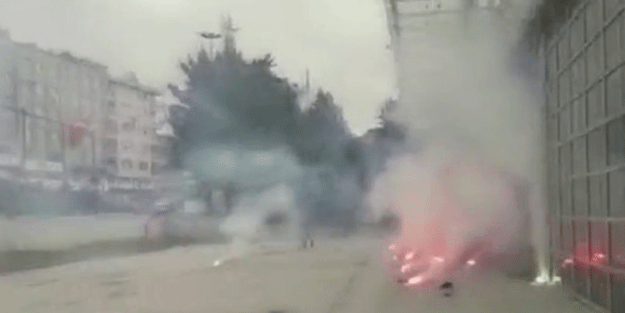 Belediye binasına meşale ve patlayıcı maddelerle saldırdılar!