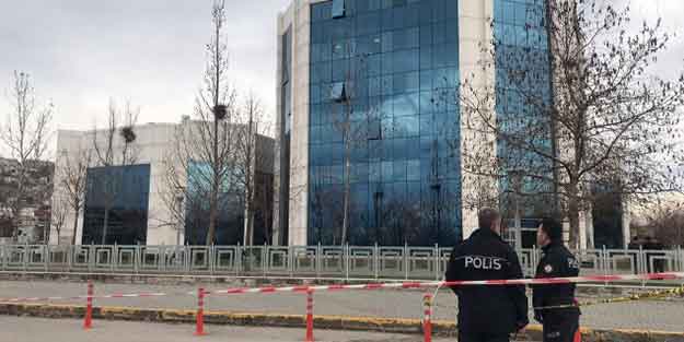 Belediye binasına silahlı saldırı düzenlendi