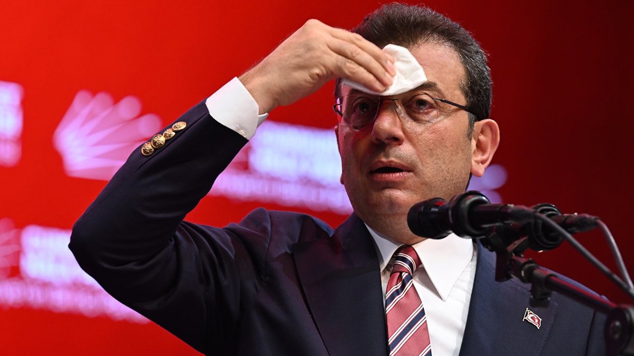 Belediye değil babasının çiftliği! Ekrem 40 yöneticiyi paraya boğmuş