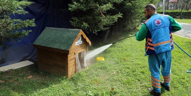 Belediye ekipleri evlerine temizliğe gidiyor