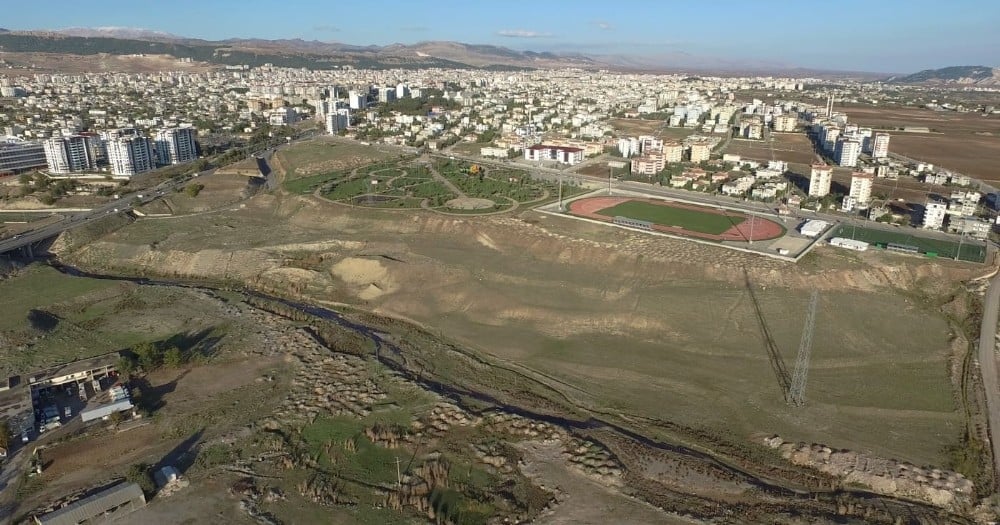 Belediye ekipleri kötü koku için kolları sıvadı 