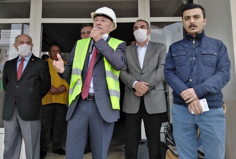 Belediye, işçilerin 20 yıllık borcunu ödedi 