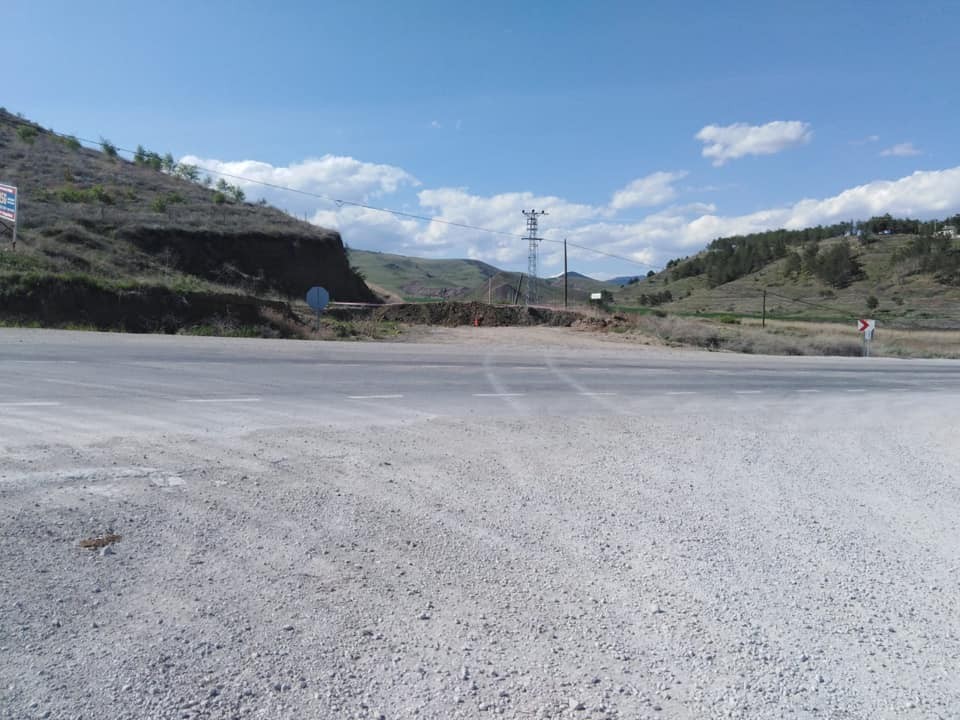 Belediye kontrolsüz girişi önlemek için yolu kapattı 